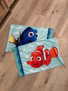 Two reversible Finding Nemo pillow cases Disney